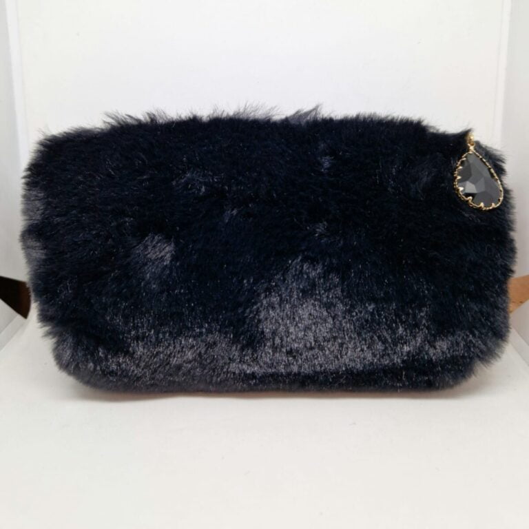 Pochette pelosa nera
